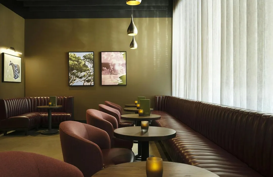 The Davenport Grand, Autograph Collection-1